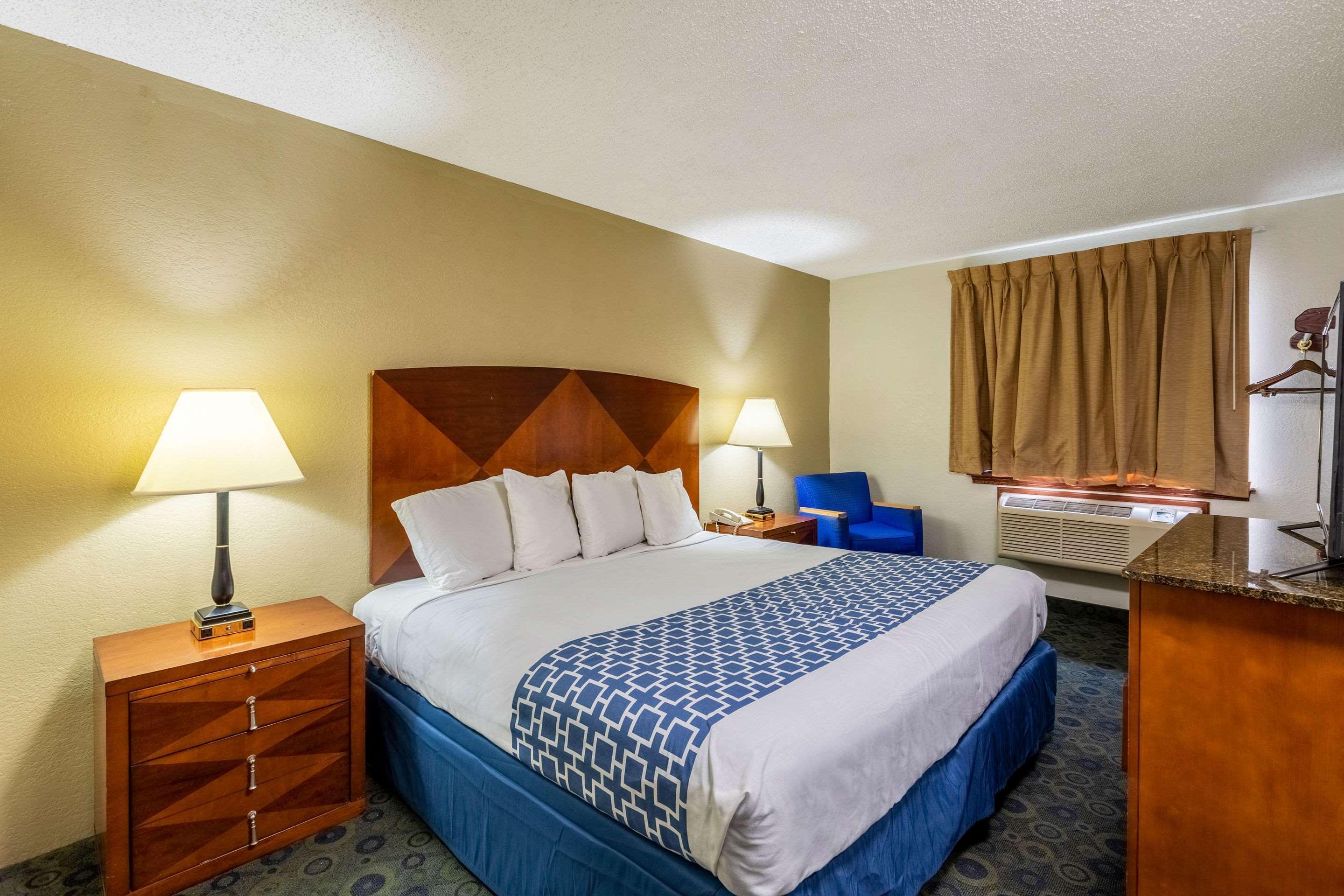 Econo Lodge Inn & Suites Auburn Zewnętrze zdjęcie