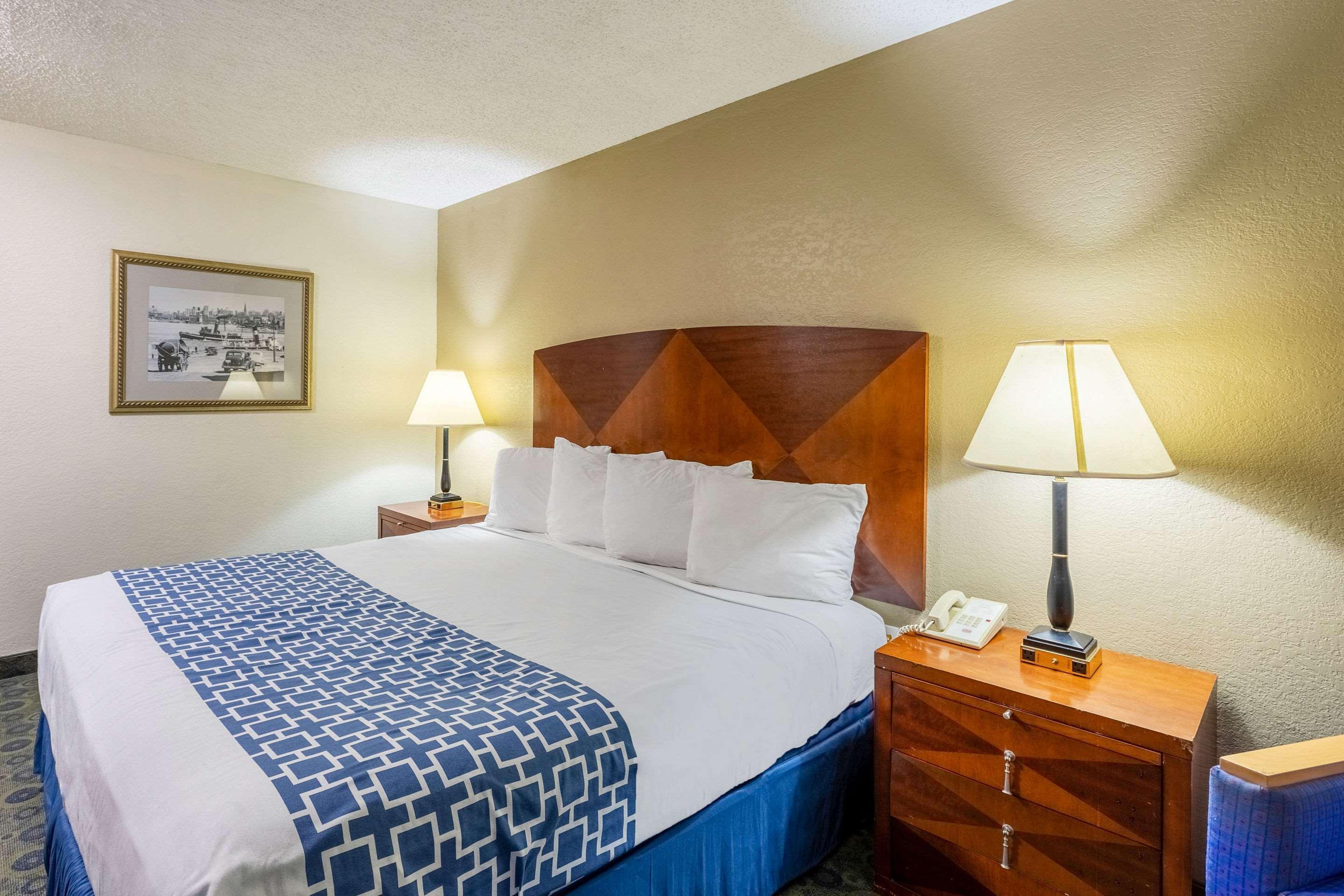 Econo Lodge Inn & Suites Auburn Zewnętrze zdjęcie