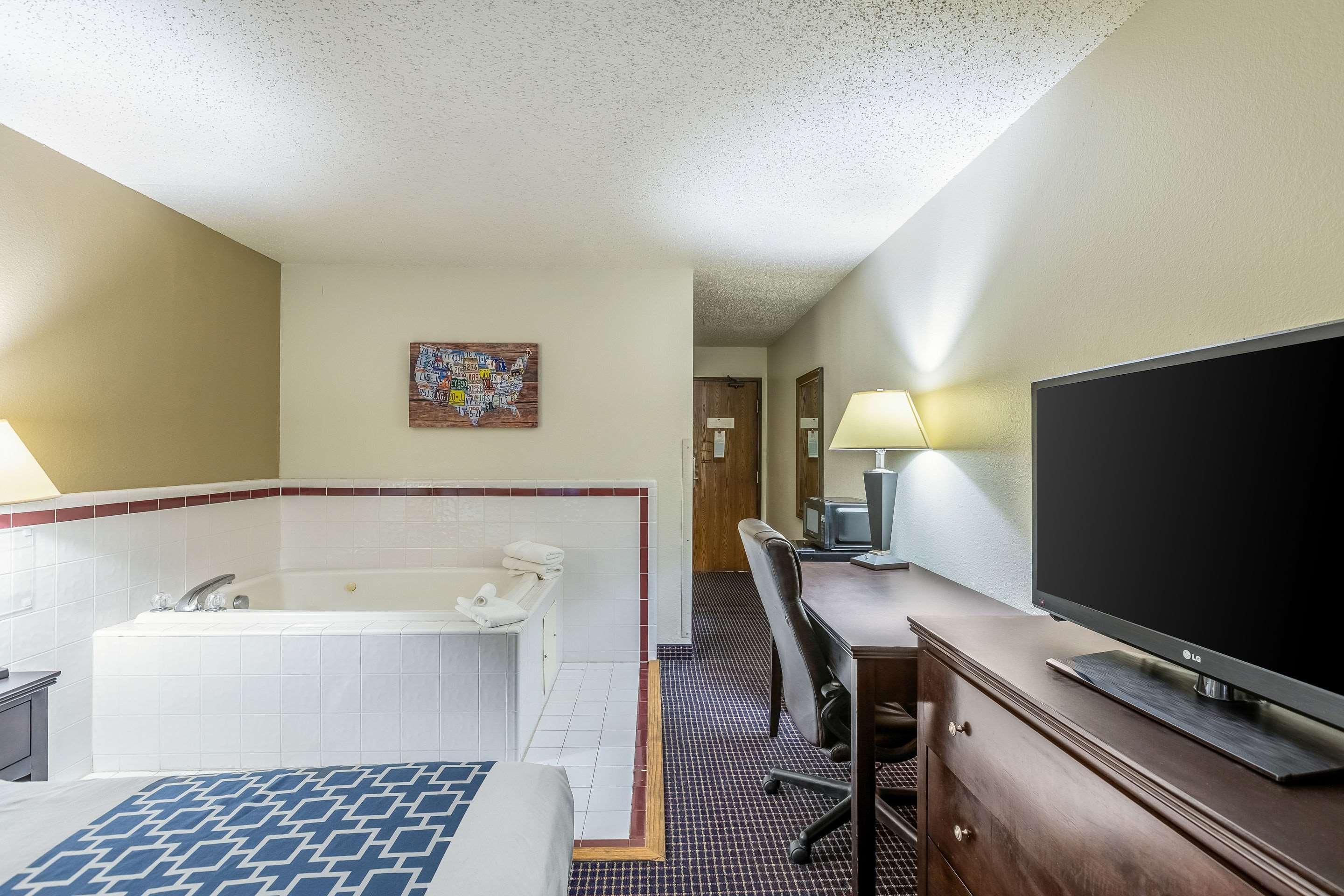 Econo Lodge Inn & Suites Auburn Zewnętrze zdjęcie