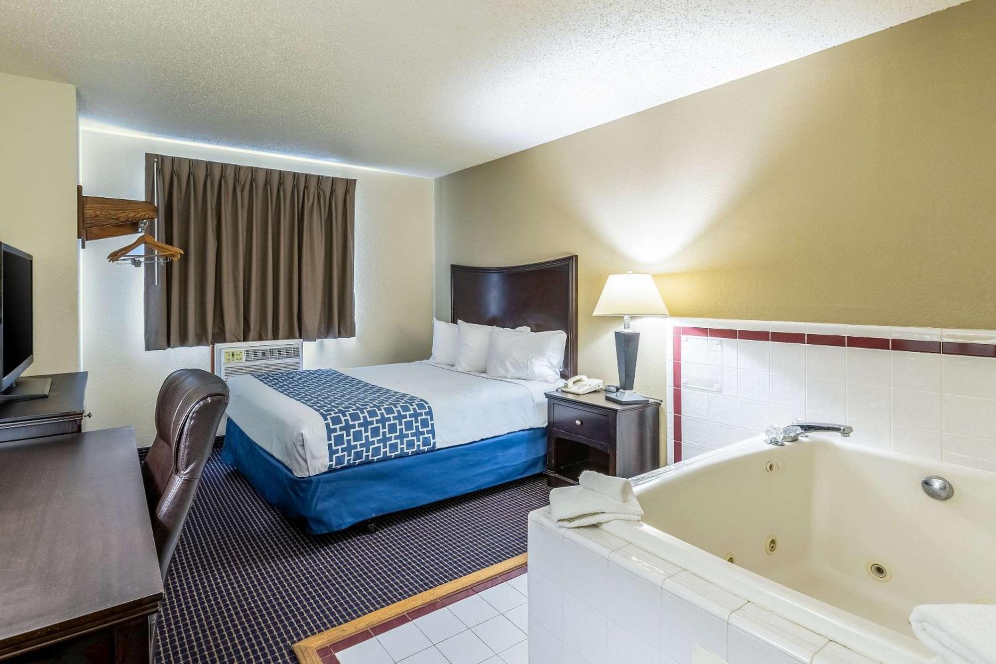 Econo Lodge Inn & Suites Auburn Zewnętrze zdjęcie