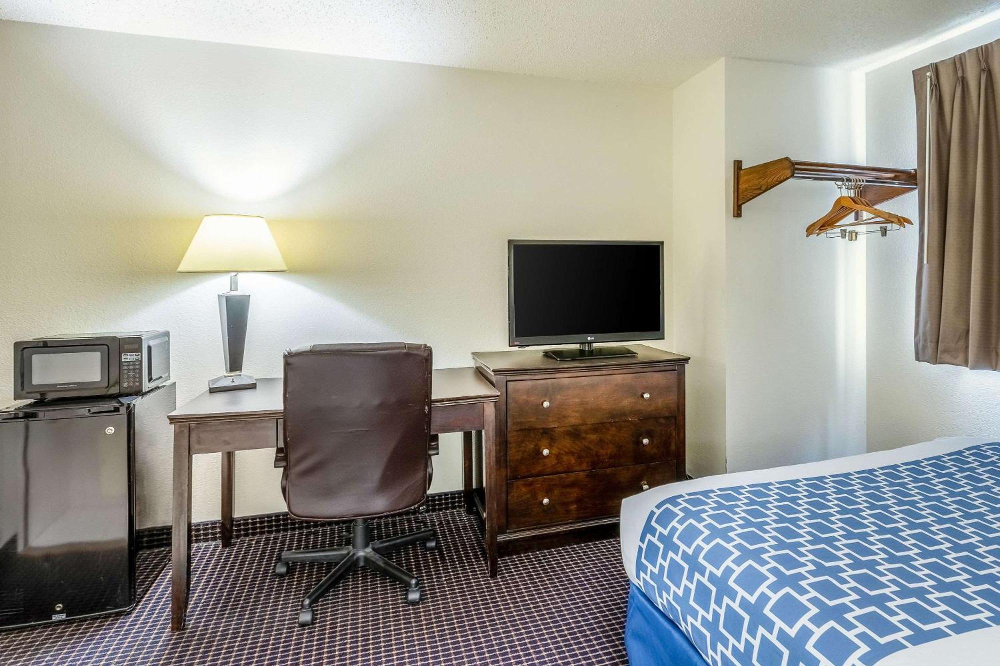 Econo Lodge Inn & Suites Auburn Zewnętrze zdjęcie