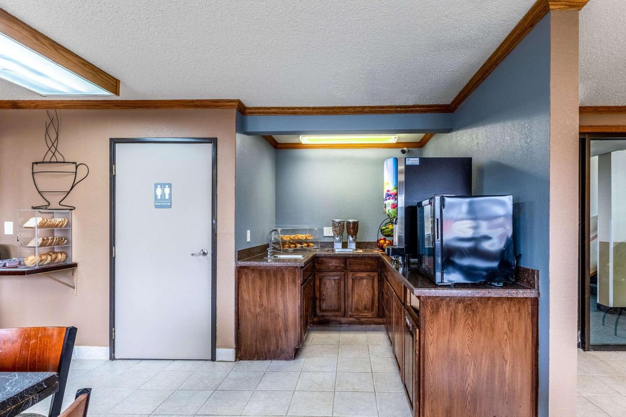Econo Lodge Inn & Suites Auburn Zewnętrze zdjęcie