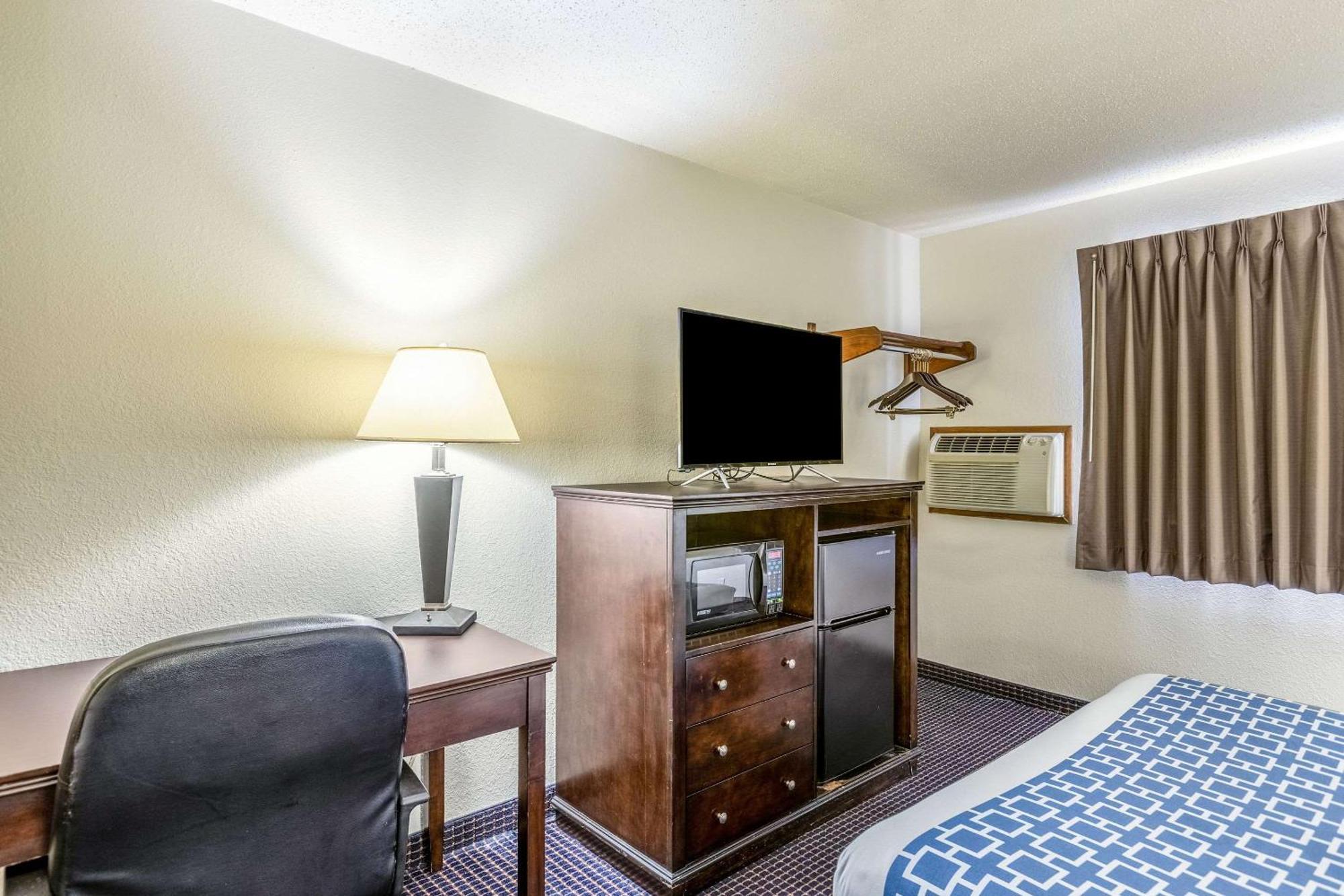 Econo Lodge Inn & Suites Auburn Zewnętrze zdjęcie